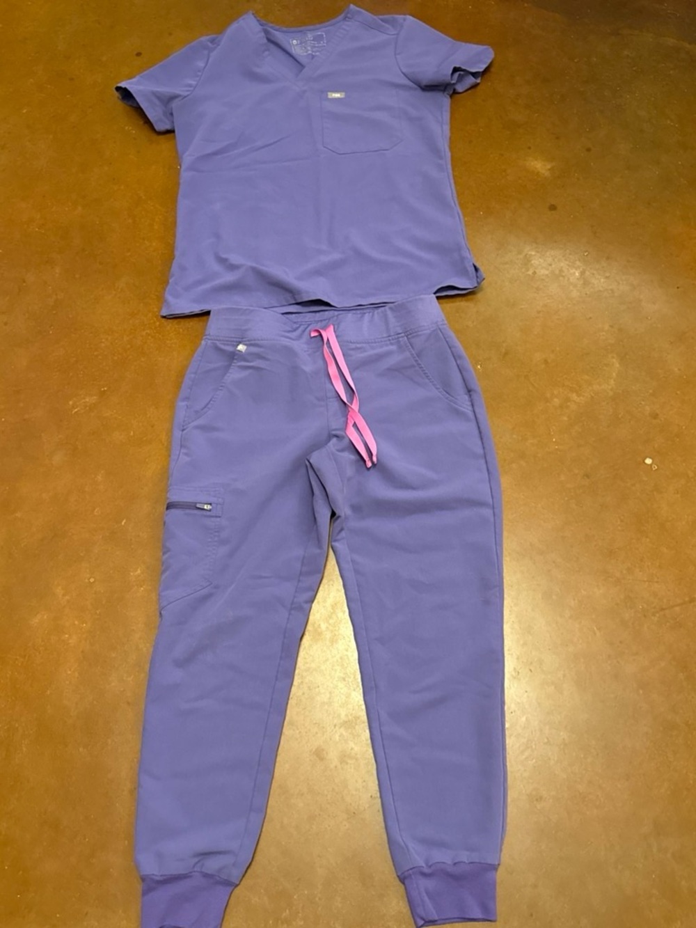Figs Women’s Lavender Scrub Set with Pink Drawstring